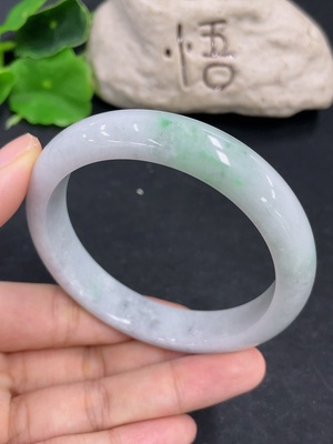 F45344666 翡翠正圈手镯  57.8圈口 货品总重约56.51克