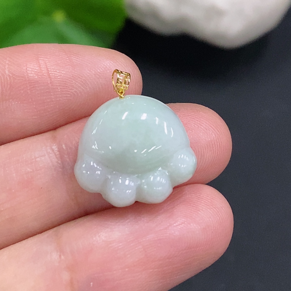 F29391274 Jadeite Pendant with 18K Gold Clasp, Total Weight Approx. 2.8g