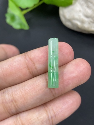 F46597508 翡翠镶嵌件 货品总重约1.6g