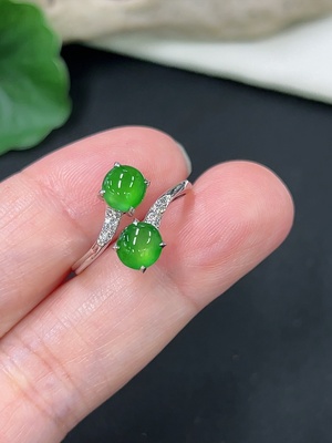F41941960 翡翠蛋面镶嵌戒指 18k金镶  16圈口 货品总重约2.5g 配镶钻石