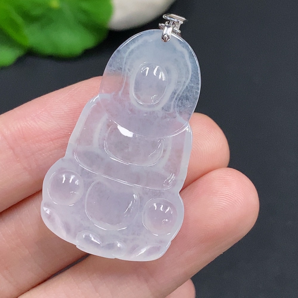 F30555920 Jadeite Guanyin Pendant with 18k Gold Clasp, Total Weight Approximately 6.7g