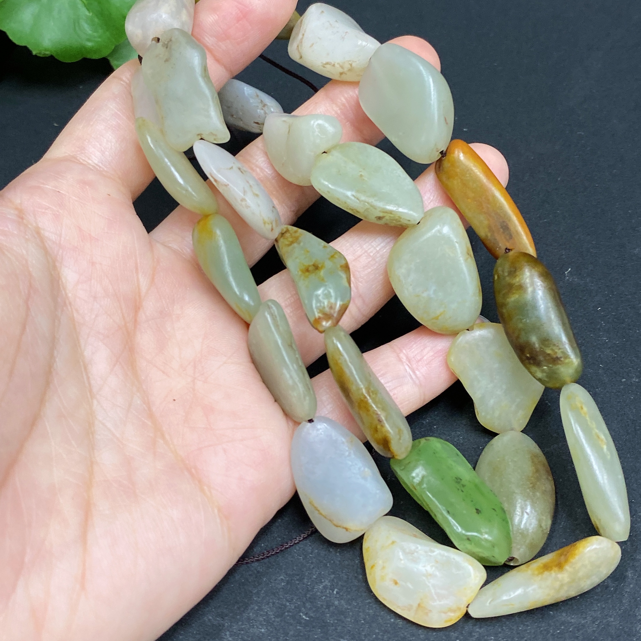 H33879243 Hetian Jade Bead Necklace, Total Weight Approx. 81.1g, Undetermined Skin Color Origin, Contains Other Mineral Components