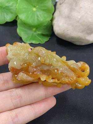 F46520025 翡翠挂件飞天貔貅 货品总约重41.19g 颜色成因未定