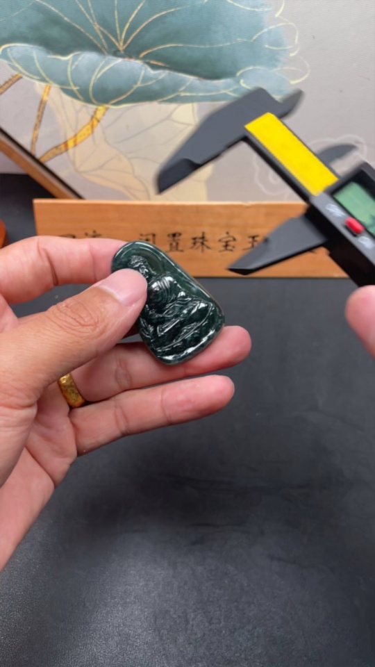 F30542765 Jadeite Shakyamuni Buddha Pendant