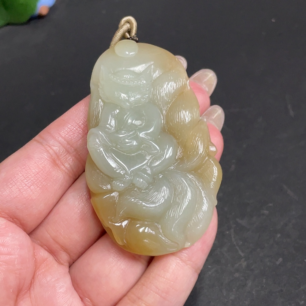 H30526403 Hetian Jade Pendant - Nine-Tailed Fox