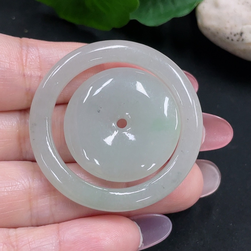 F34982938 Jadeite Mother-and-Child Button Pendant, Total Weight Approximately 15.6g