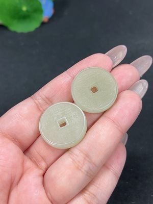 H41939099 和田玉挂件 货品总重约10.2g