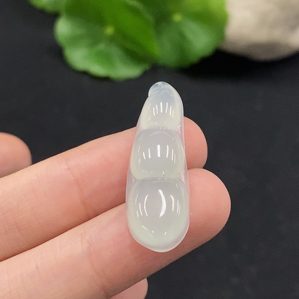 F34075308 Jadeite Auspicious Bean Inlay Piece Total Weight Approx. 3.17g