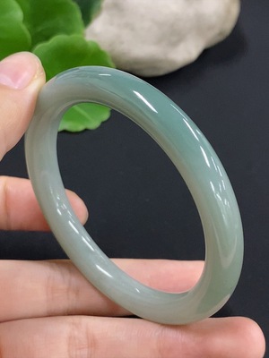 F42968459 翡翠圆条手镯 圈口51.3  货品总重约31.75g