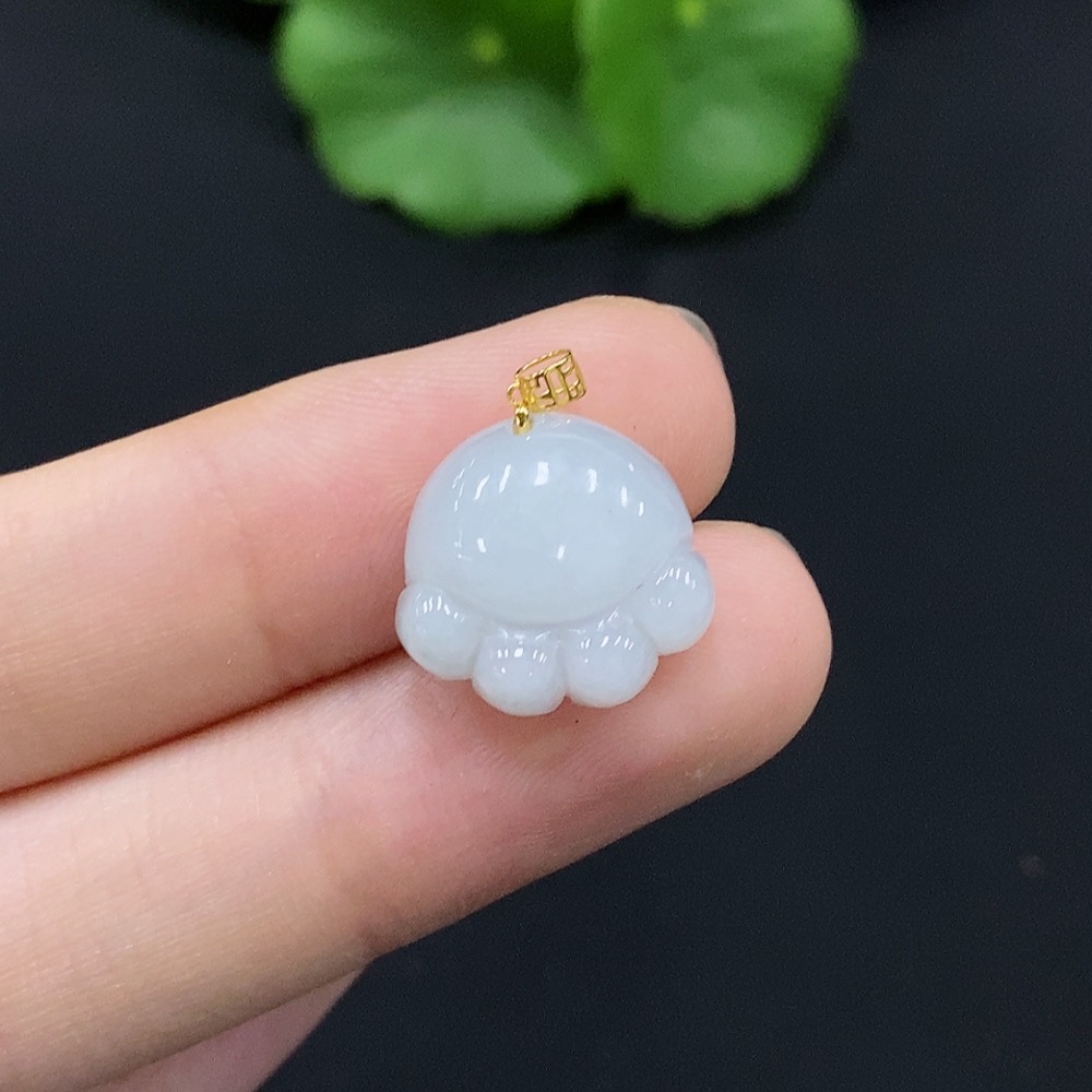 F28253701 Jadeite Pendant with 18K Gold Clasp Total Weight Approx. 2.19g