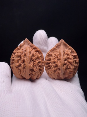 W34987398 Walnut Total weight about 35.27g Size about 37.1mm