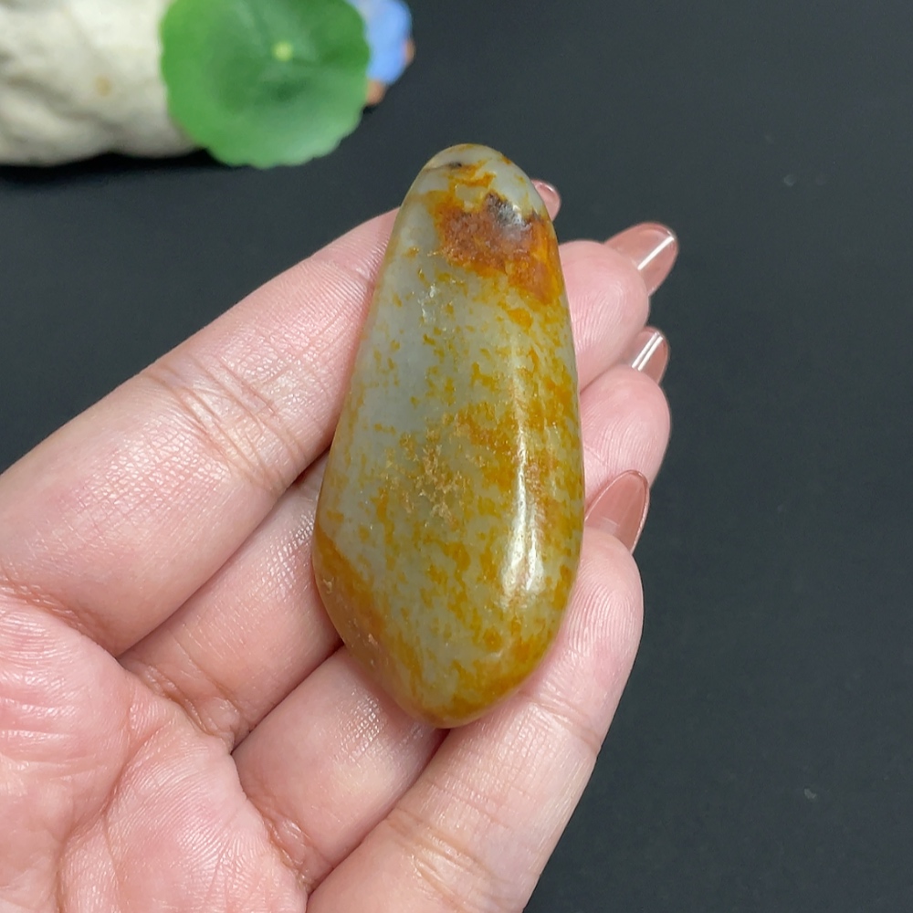 H34074140 Hetian Jade with undetermined skin color origin, total weight approximately 40.7g