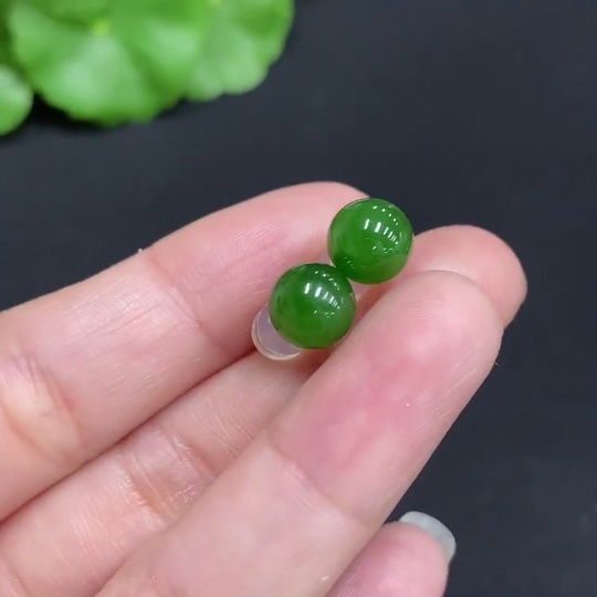 H34014541 Hetian Jade Bead Earrings approx. 7.8mm 18k Gold Total Weight (including ear stoppers) approx. 1.7g