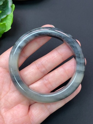 H46529725 和田玉正圈手镯 圈口53.4mm 总重约52.66g