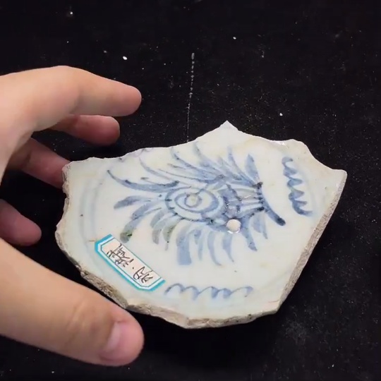 W32766473 Porcelain 4pcs Complete Set Blue and White Floral Porcelain Shards (subject to actual item)