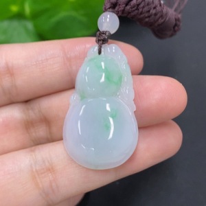 F46594208 翡翠葫芦挂件 货品总重量约8.4克（含绳重）