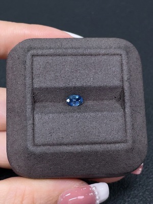 C41889743 蓝宝石裸石 颜色成因未定 货品总重约0.65克拉