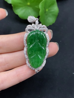 F28280469 Jadeite Leaf Inlay Pendant 18K Gold Total Weight Approx.10.69g With Diamond Accents