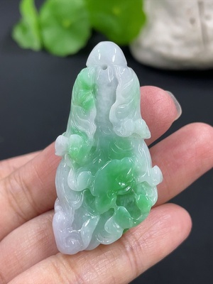 F41877322 翡翠白菜挂件 货品总重约21.8g 含其它矿物成分