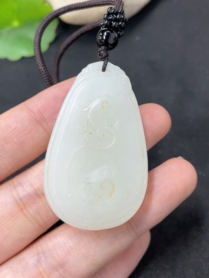 H46574278 和田玉挂件   仿古件   货品总重约（含绳）23.2g