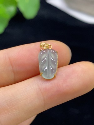 F33834795 Jadeite Leaf Inlaid Pendant 18K Total Weight Approx. 0.48g