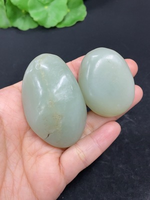 H46530486 和田玉 皮色成因未定  货品总重约85.8g