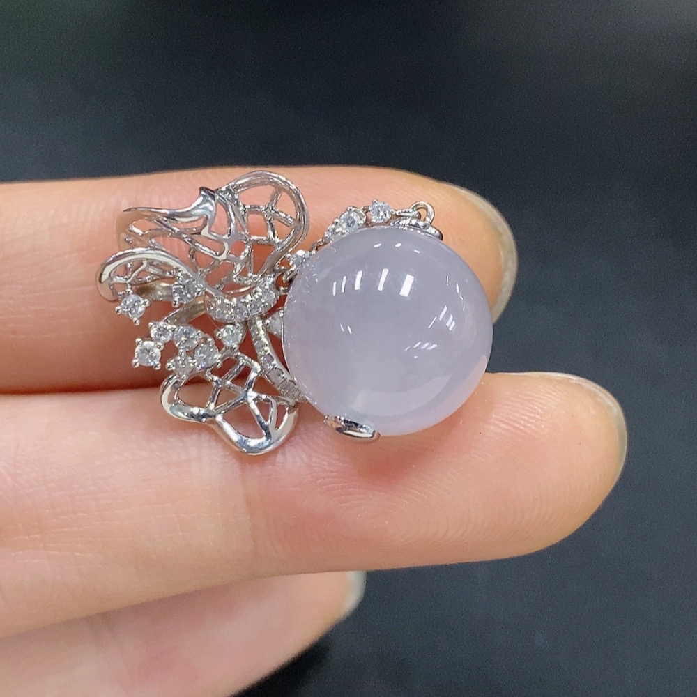 F25880788 Jadeite inlaid pendant 18k, total weight approx. 6.05g