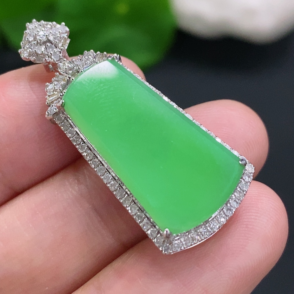 F33904548 Jadeite Plain Pendant with 18K Gold and Diamond Accents Total Weight Approx. 5.1g