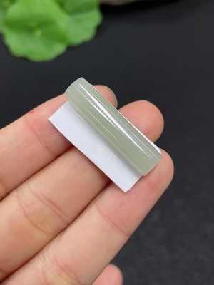 H46512340 和田玉镶嵌件  货品总重约（含贴片）2.7g