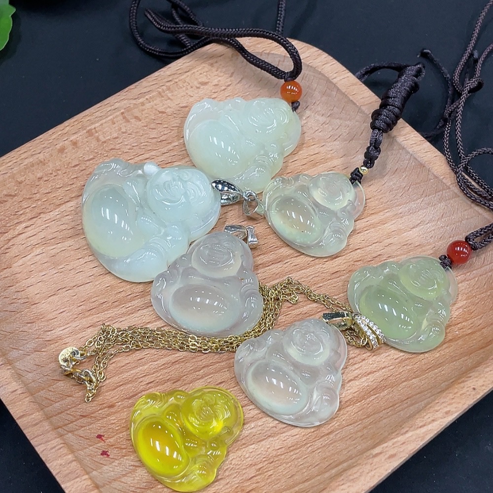 H27118357 Xiuyu (Serpentine Jade) Pendant