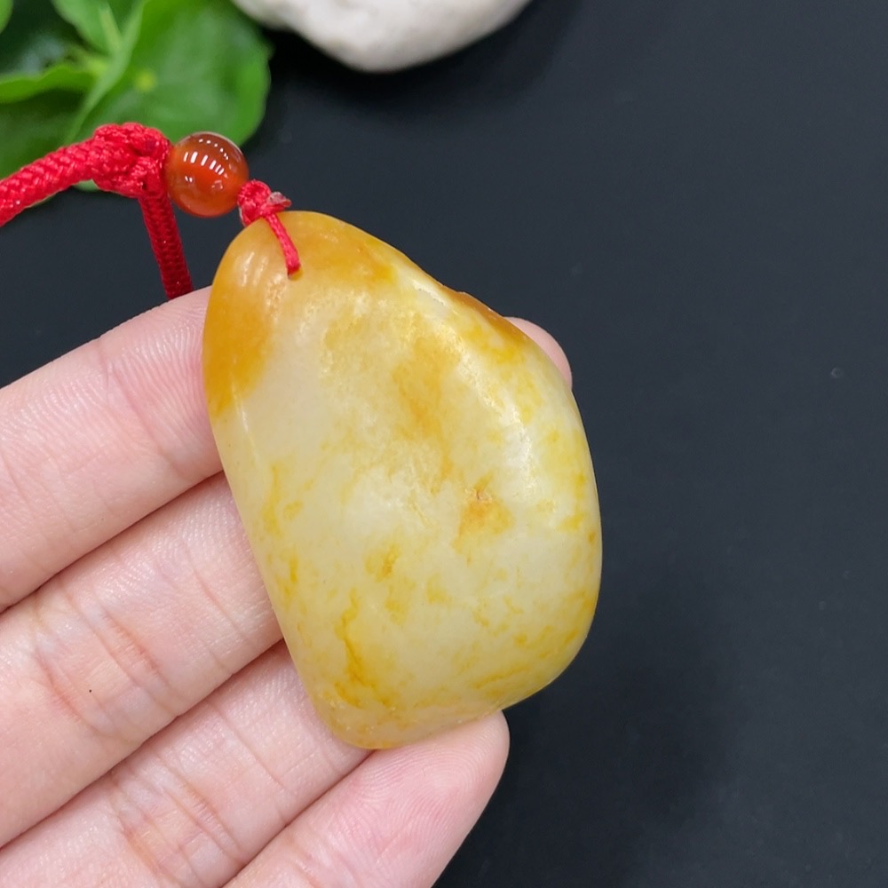 H29412562 Hetian Jade Pendant  Undetermined Skin Color Origin  Contains Other Mineral Components  Total Weight (Including Rope) Approximately 19.7g