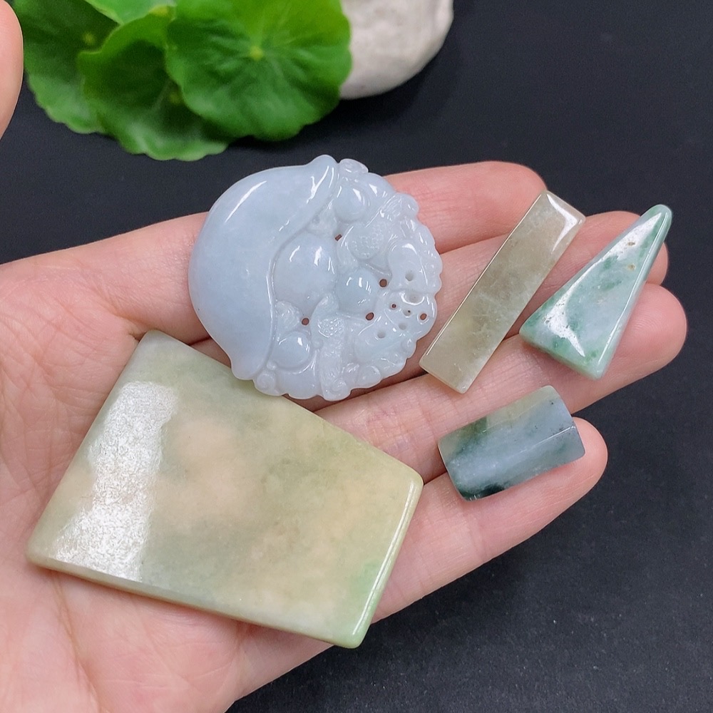 F32722676 Jadeite Pendants Sell as a Lot