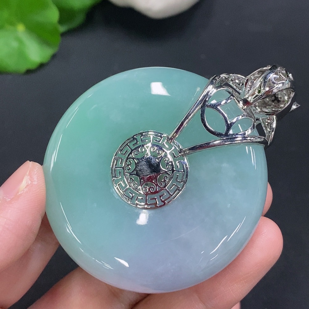 F23599394 Jadeite Peace Knot with 18K Gold, Total Weight Approx. 89.8g