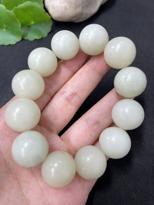 H46576236 和田玉手串   卡18.2mm左右   货品总重约114.6g