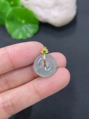 F46552011 翡翠挂件平安扣 18k 货品总约重1.53g