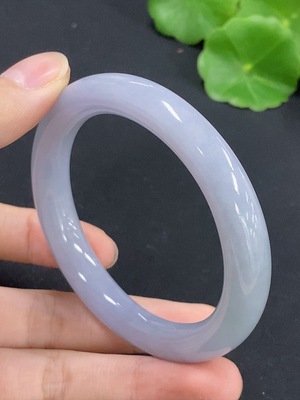 F46548968 翡翠圆条手镯  圈口53.2 货品总重约45g