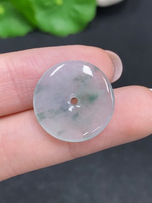 F34003742 Jadeite Peace Knot, Total Weight Approximately 2g