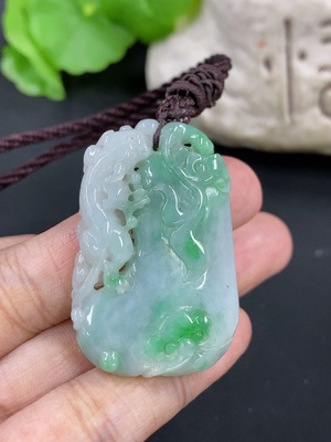F46598859 翡翠挂件 含绳货品总重约20g