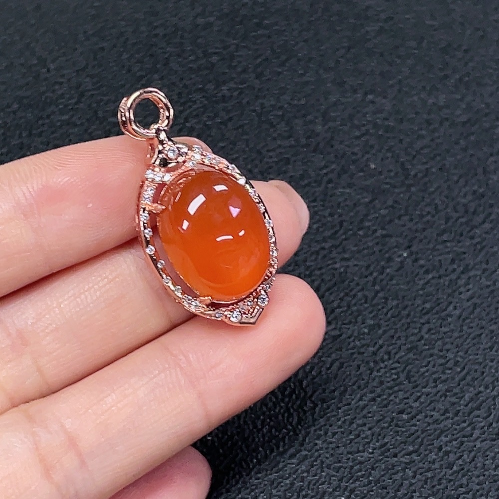 C32718630 Red Agate Pendant Non-Gold Total Weight Approx. 5.94g