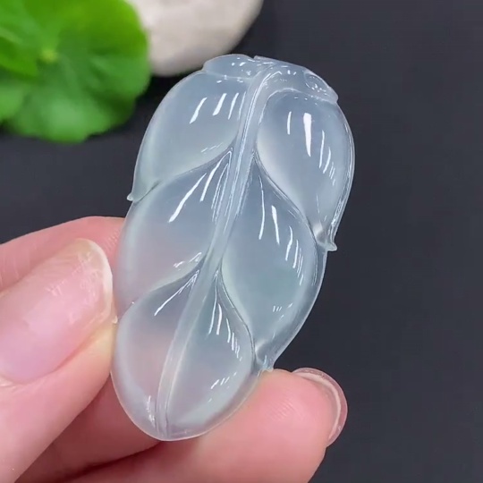 F35160619 Jadeite Leaf Pendant Total Weight Approx. 10g