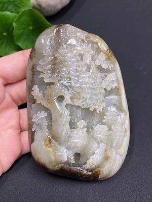 H17910563 和田玉手把件     山水      总重约296.6g（有缺损 ）    皮色成因未定