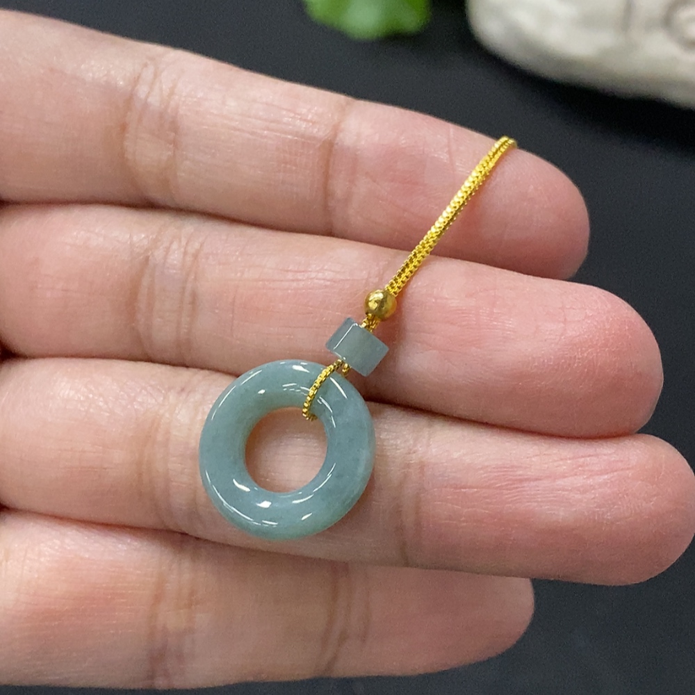 F35146397 Jadeite donut mounted pendant