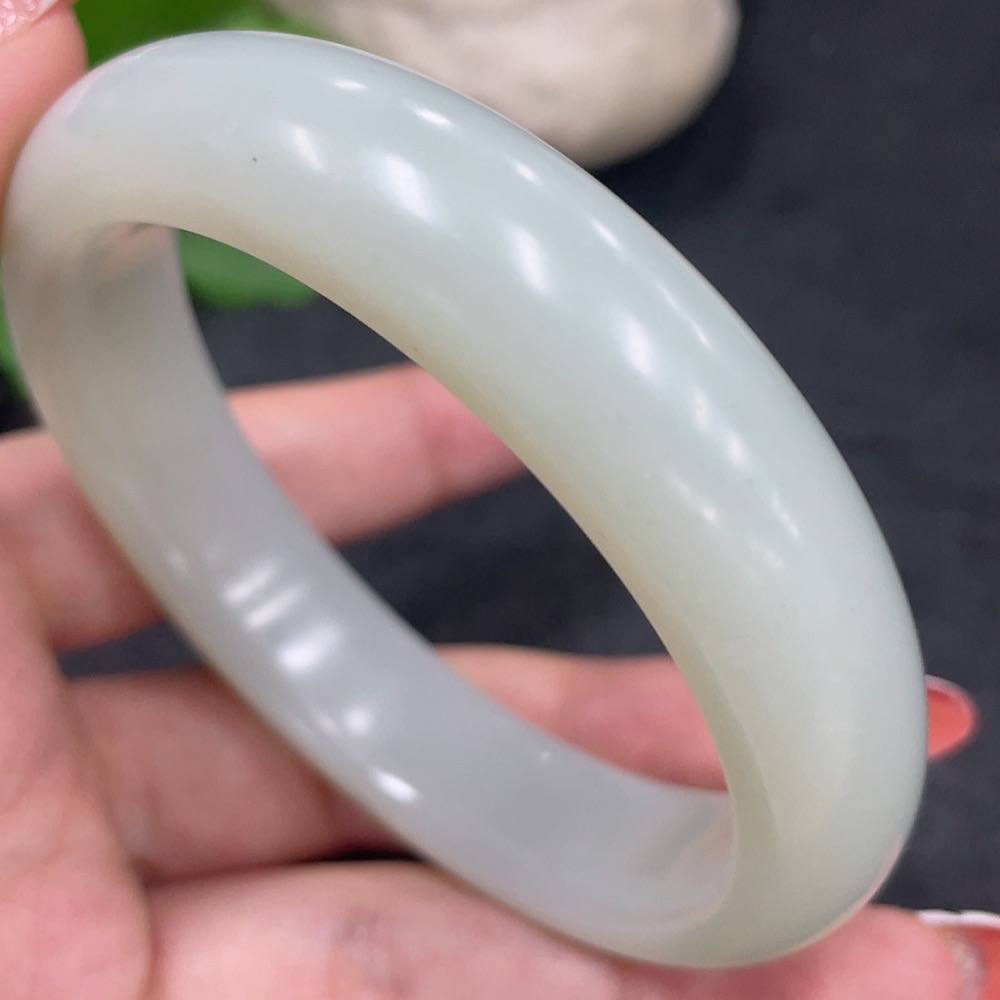 H34979385 Hetian Jade Round Bracelet Size 59.7 Total Weight Approx. 64.8g Color Origin Undetermined Contains Other Mineral Components
