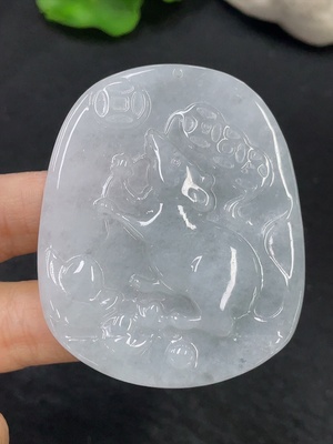 F31636927 Jadeitependant with a total weight of approximately 35.63g