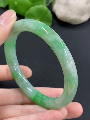 F42969027 翡翠圆条手镯 圈口56.9 货品总重约46.25g