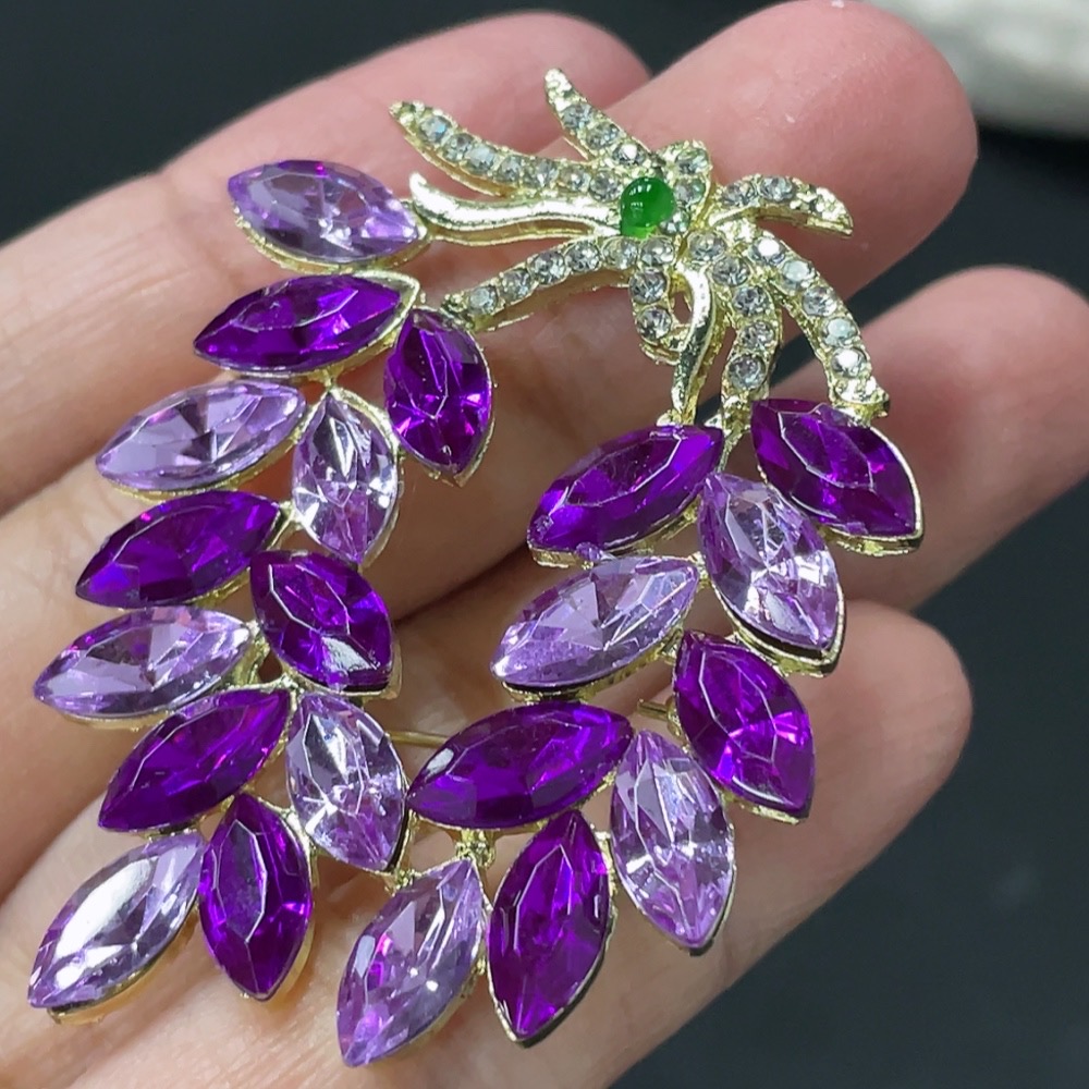 F31669651 Jadeite cabochon inlay piece, non-gold setting, total weight approx. 10.43g