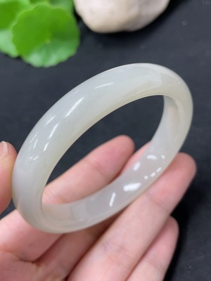 H42956600 和田玉正圈手镯 圈口54.3      货品总重约36.6g