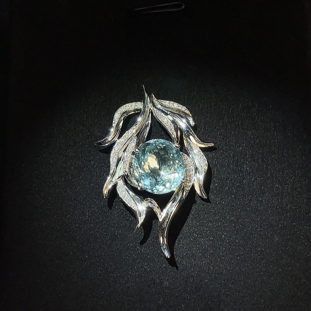 C33920341 Aquamarine Pendant Non-Diamond 36% Gold Content Total Weight Approx. 5.66g