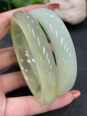 H34980146 Xiuyu (Serpentine Jade) Regular + Concubine Bracelet Size 56/(60.5/52) Total Weight Approx. 87.3g