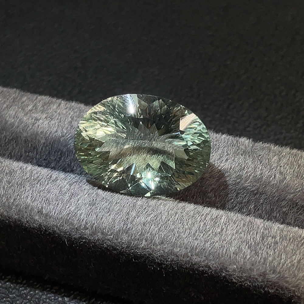 C24797260 Crystal Rough Stone Total Weight Approx. 37.27ct